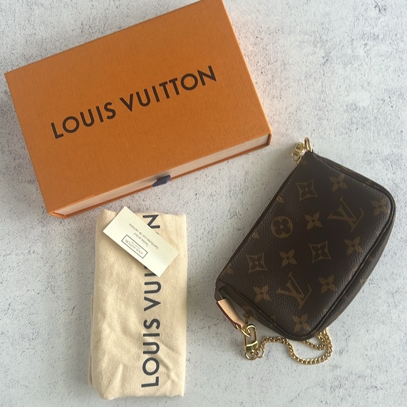 Louis Vuittton NWT tag, dust bag and box included. - Picture 1 of 10